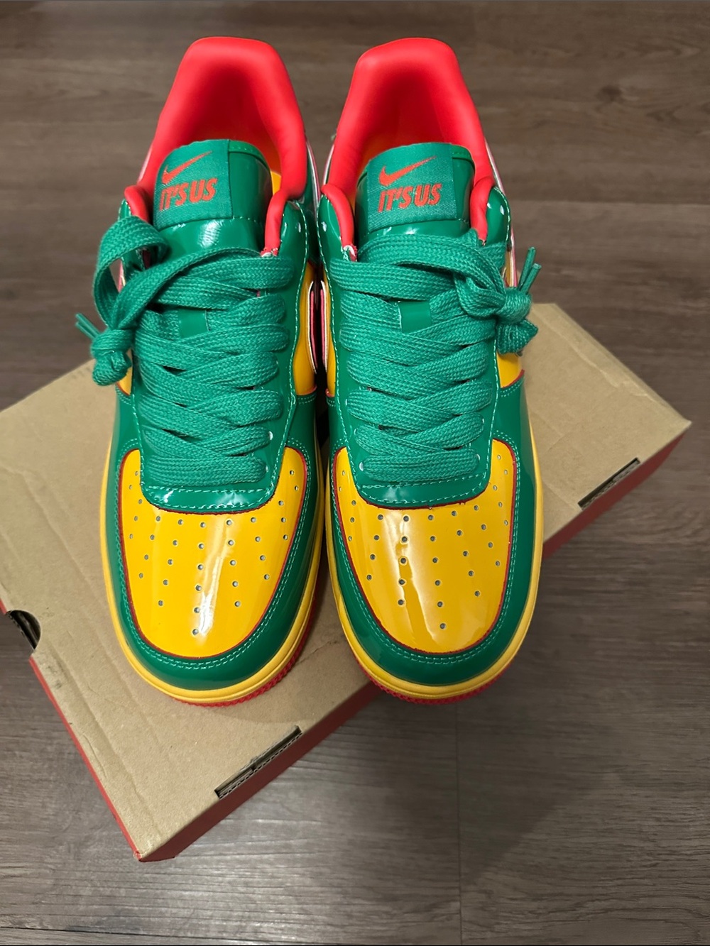 Nike Low-Top Sneakers in Green/Yellow/Red